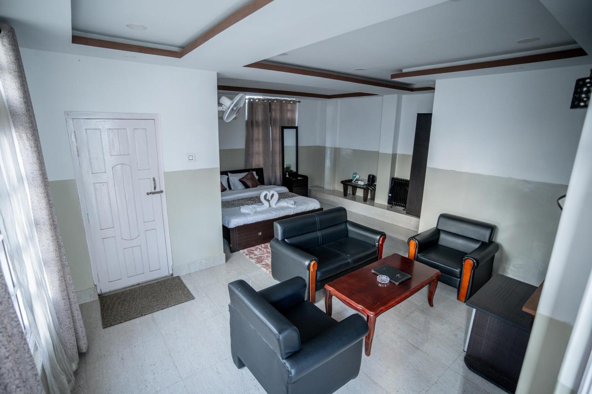 2K Hotel Kohima Exteriér fotografie
